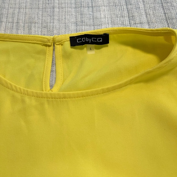 Women yellow blouse long sleeve, size large never worn. - Picture 4 of 5